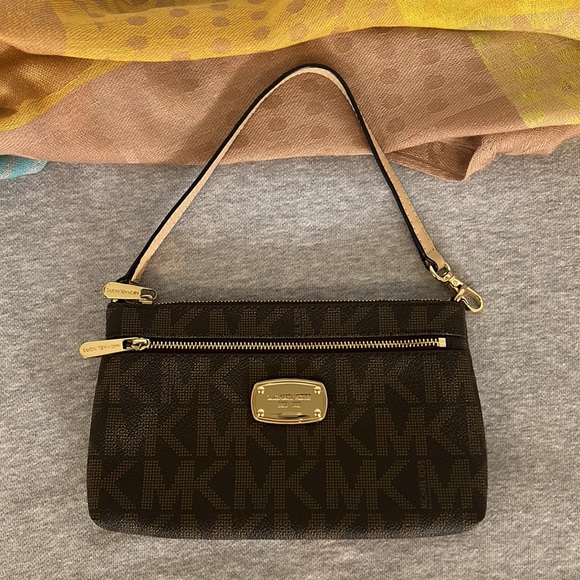 Michael Kors Jet Set Wristlet NWT! - Picture 3 of 6